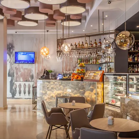 Colosseo Τίρανα