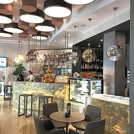 Otel Colosseo Tiran
